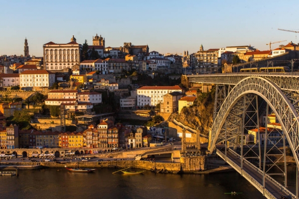 Portugal is considering an initiative to close the residence permit program for investment